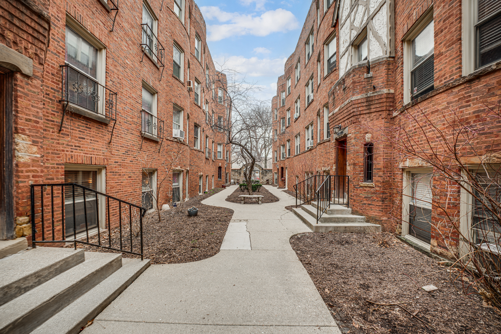 4126 N Kedvale Avenue Unit: 202