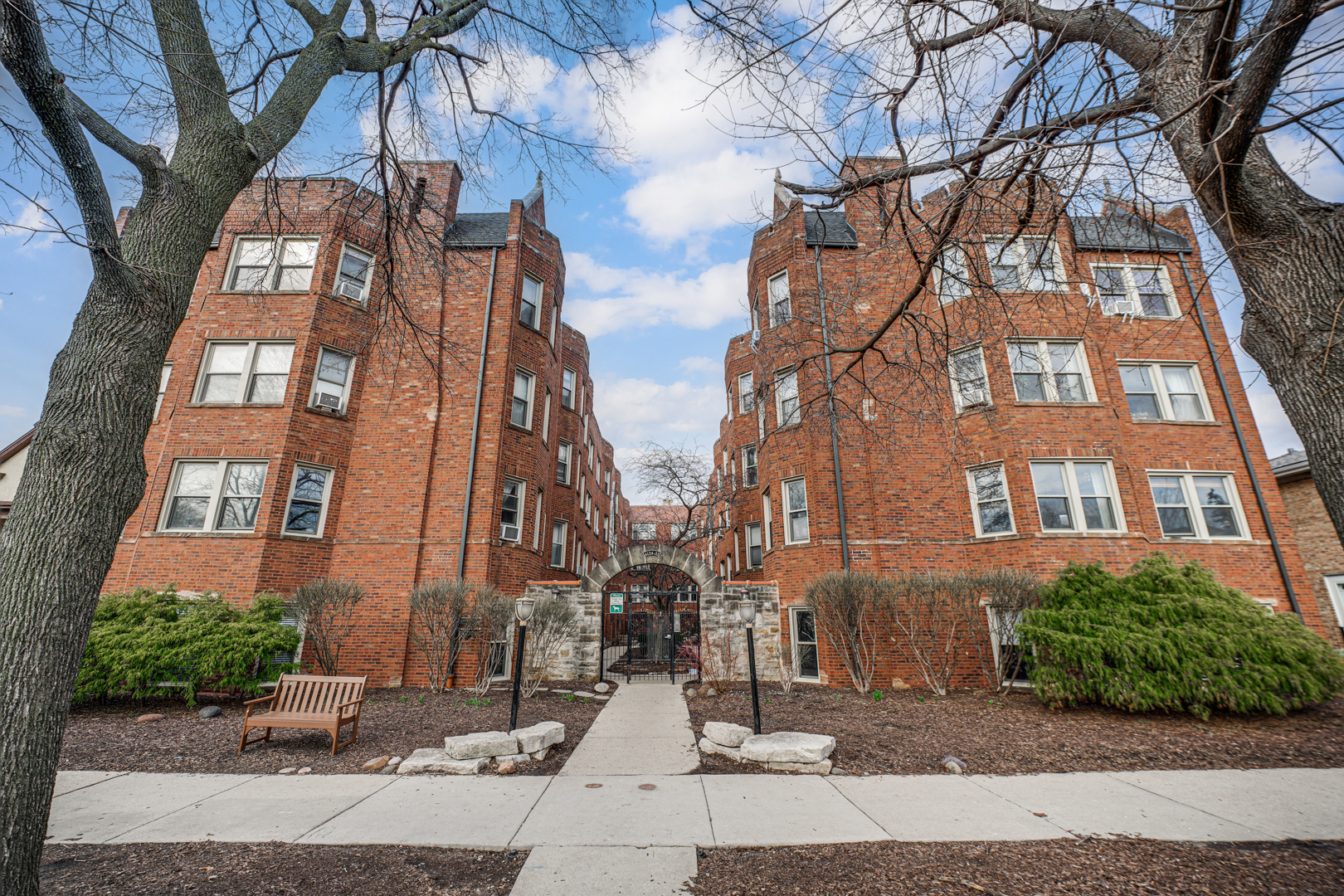 4126 N Kedvale Avenue Unit: 202