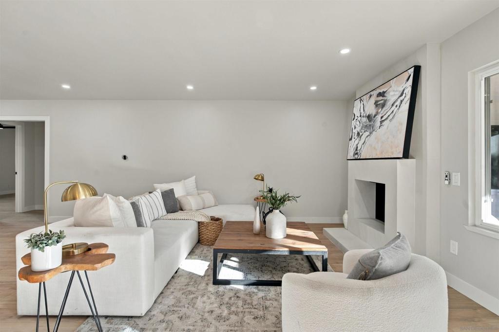 17506 Plaza Karena