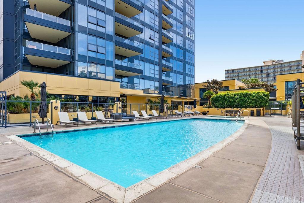 1325 Pacific Highway 1407