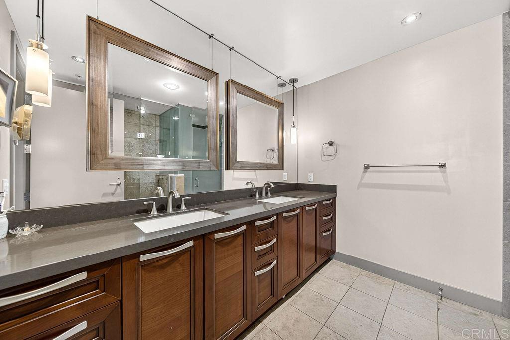 1325 Pacific Highway 1407