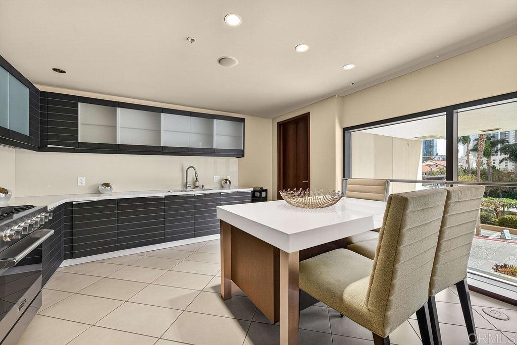 1325 Pacific Highway 1407