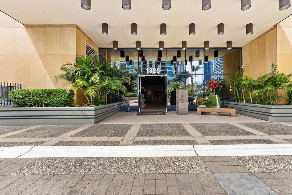 1325 Pacific Highway 1407