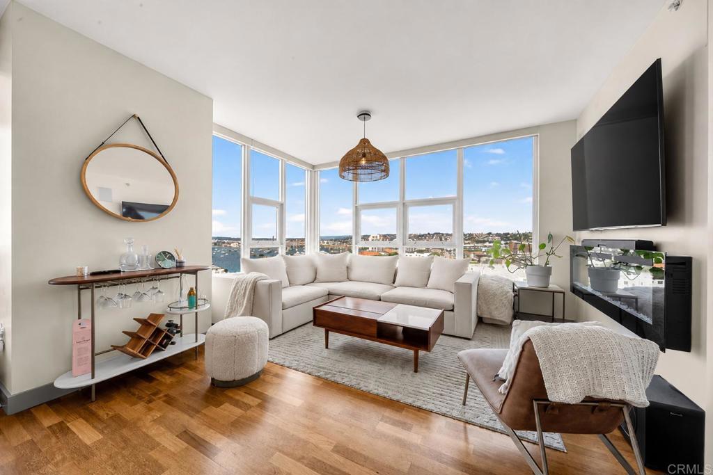 1325 Pacific Highway 1407