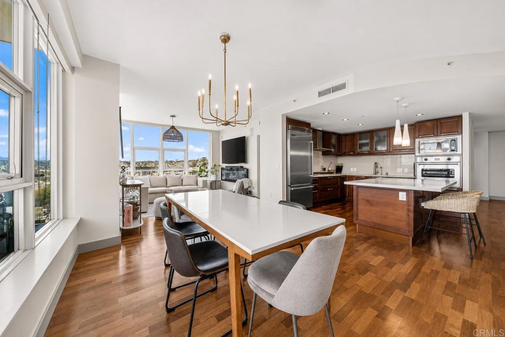 1325 Pacific Highway 1407