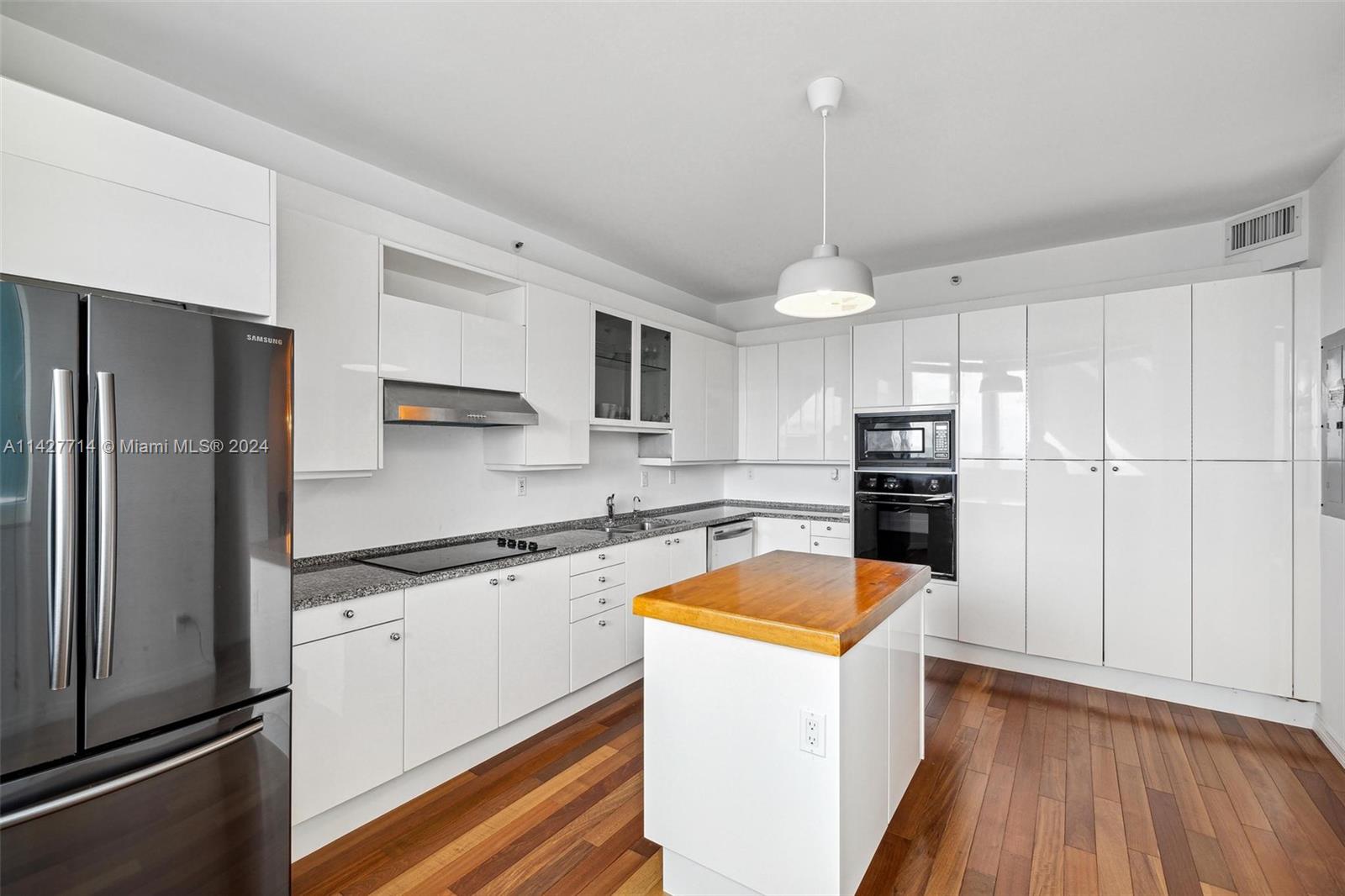 300 S Pointe Dr Unit: 907