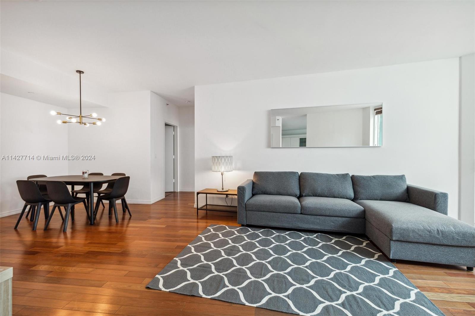 300 S Pointe Dr Unit: 907