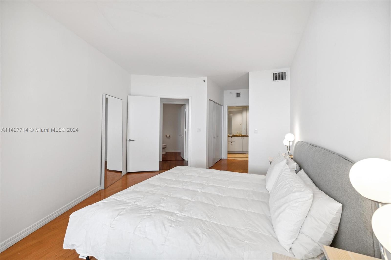 300 S Pointe Dr Unit: 907