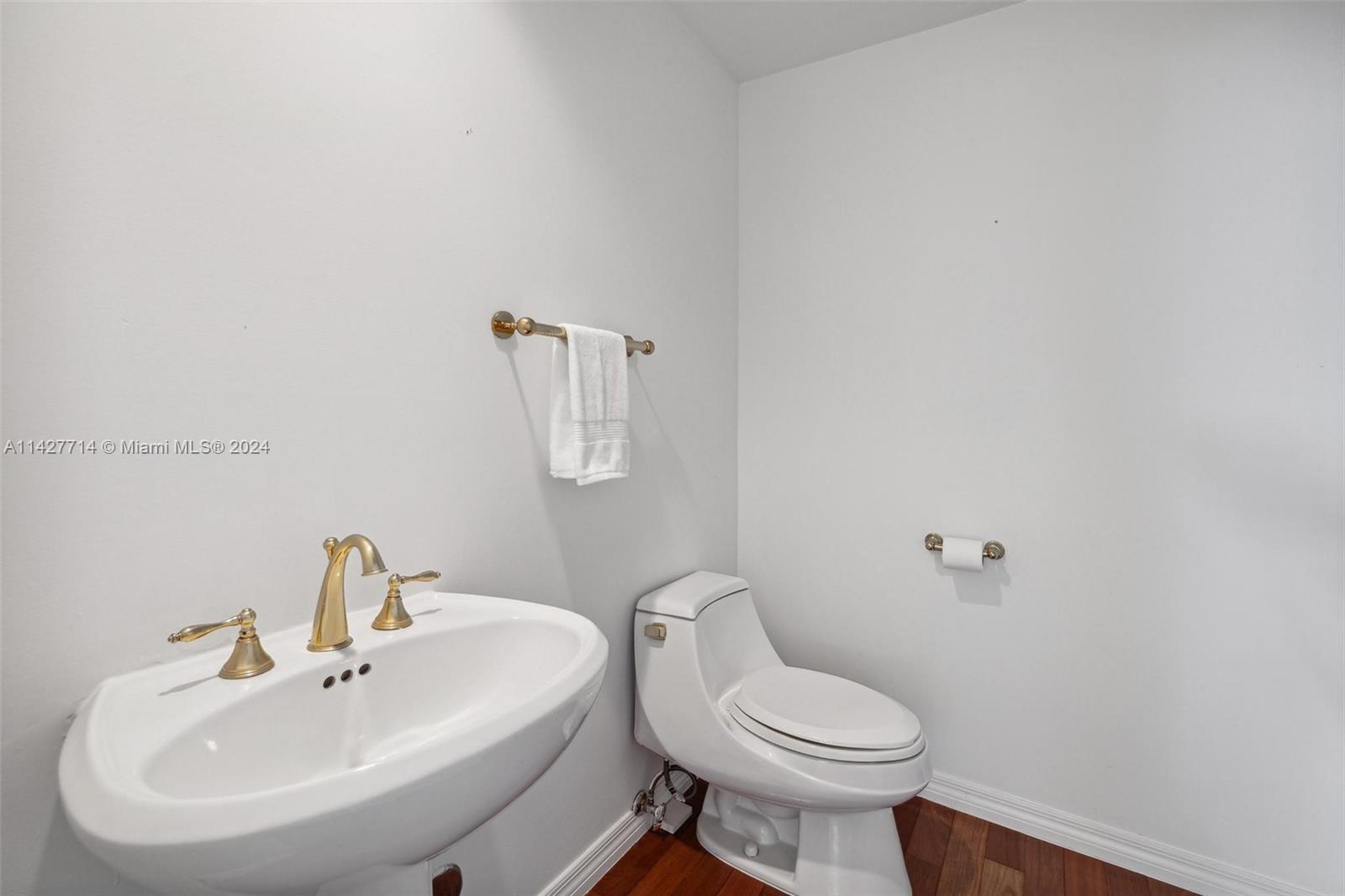 300 S Pointe Dr Unit: 907
