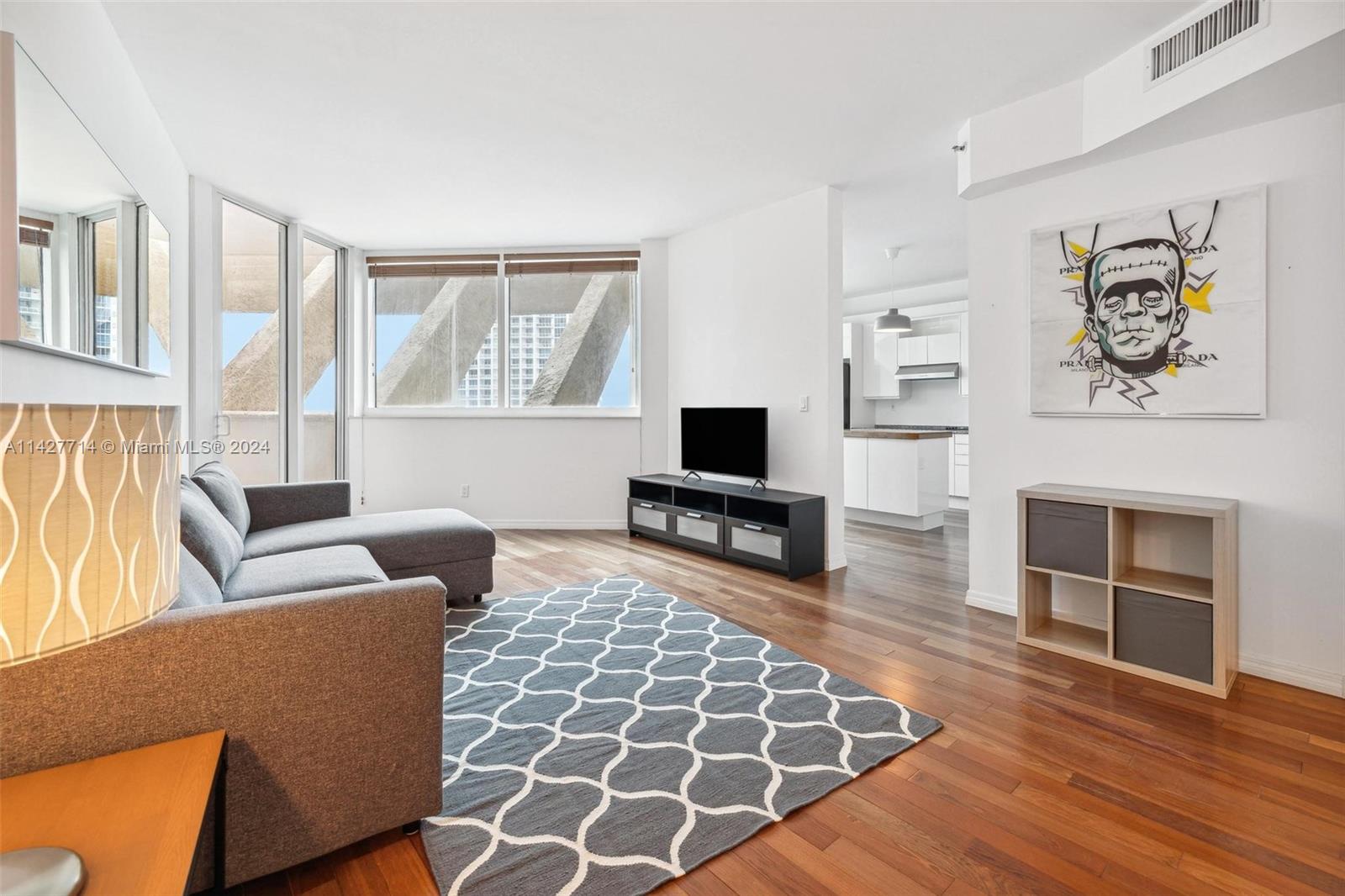300 S Pointe Dr Unit: 907