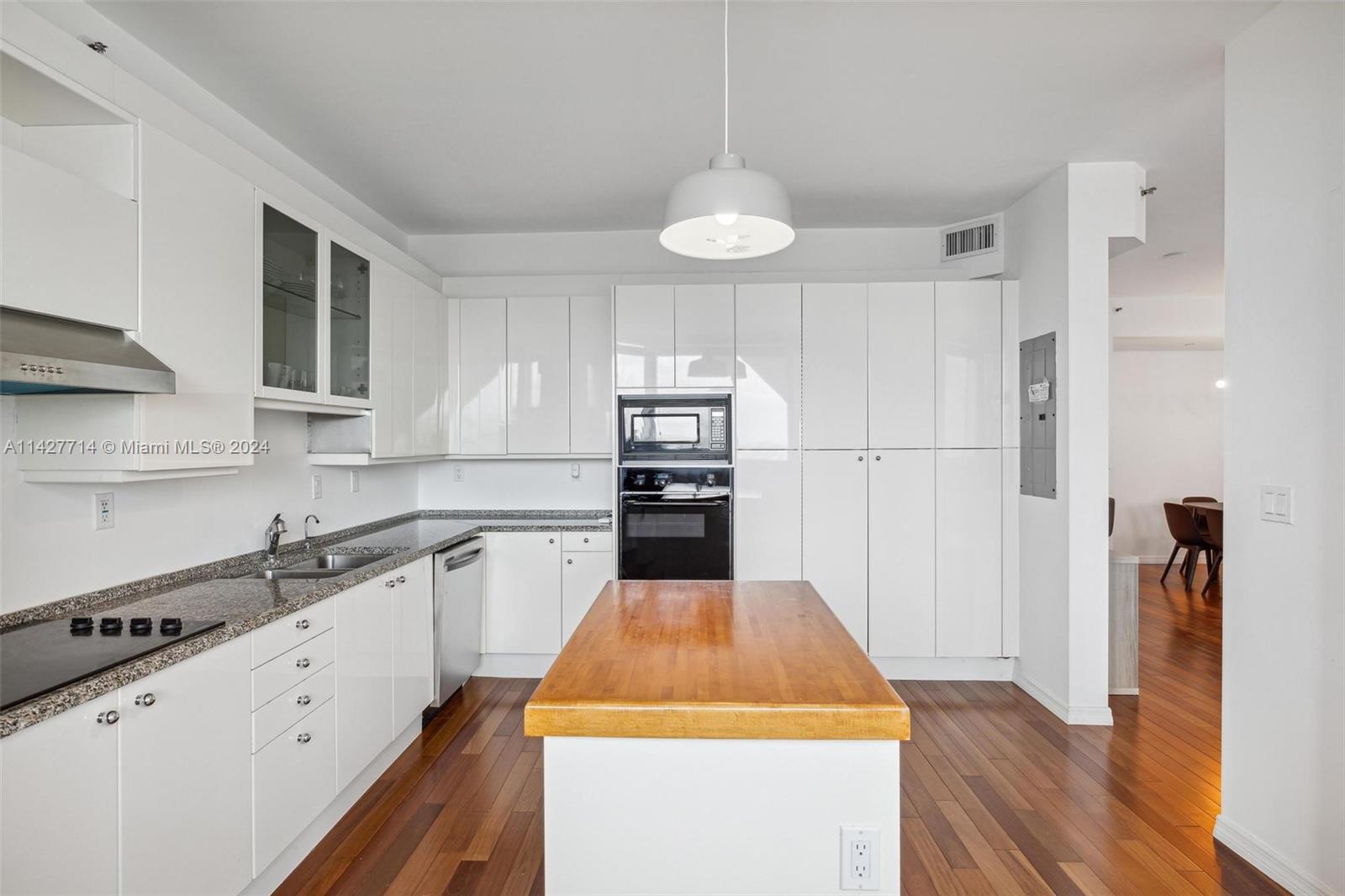 300 S Pointe Dr Unit: 907