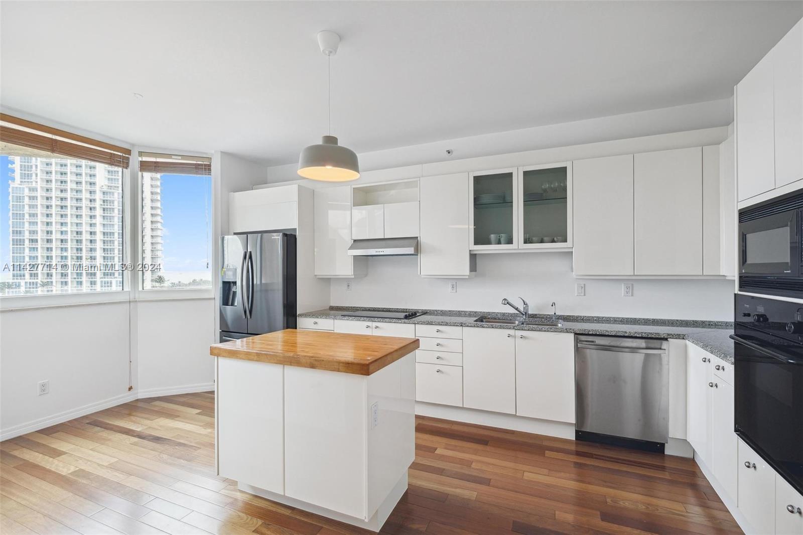 300 S Pointe Dr Unit: 907