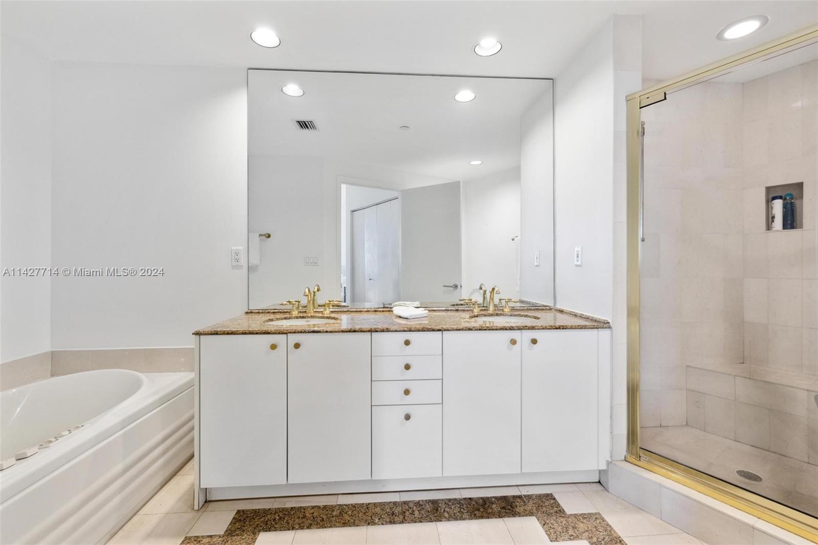 300 S Pointe Dr Unit: 907