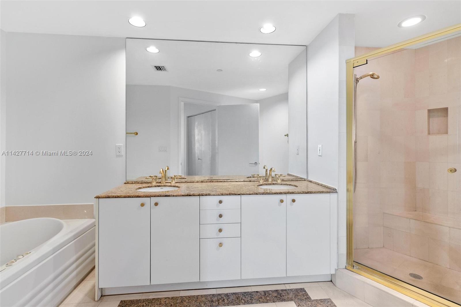 300 S Pointe Dr Unit: 907