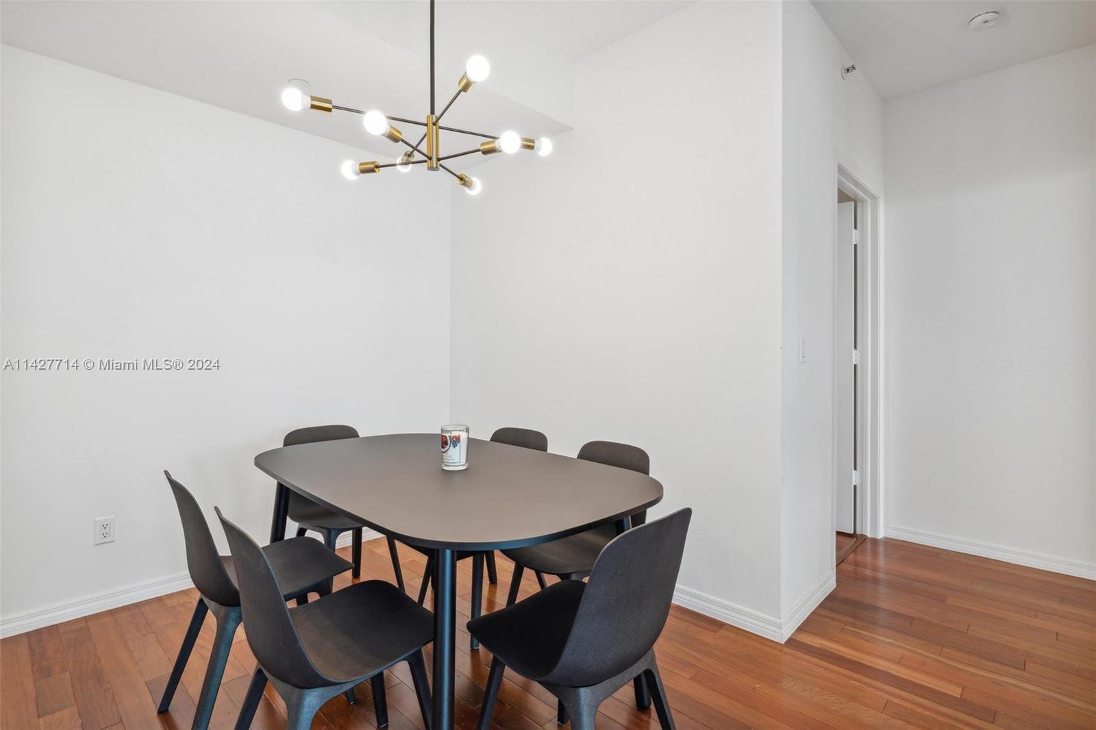 300 S Pointe Dr Unit: 907