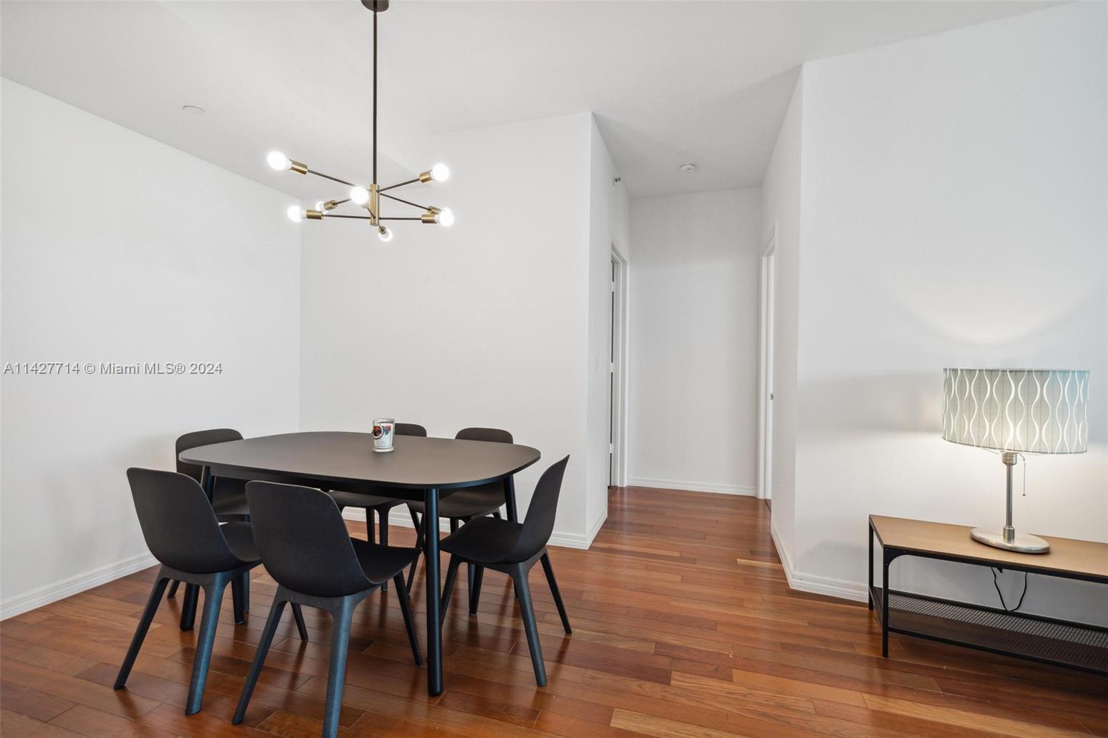300 S Pointe Dr Unit: 907