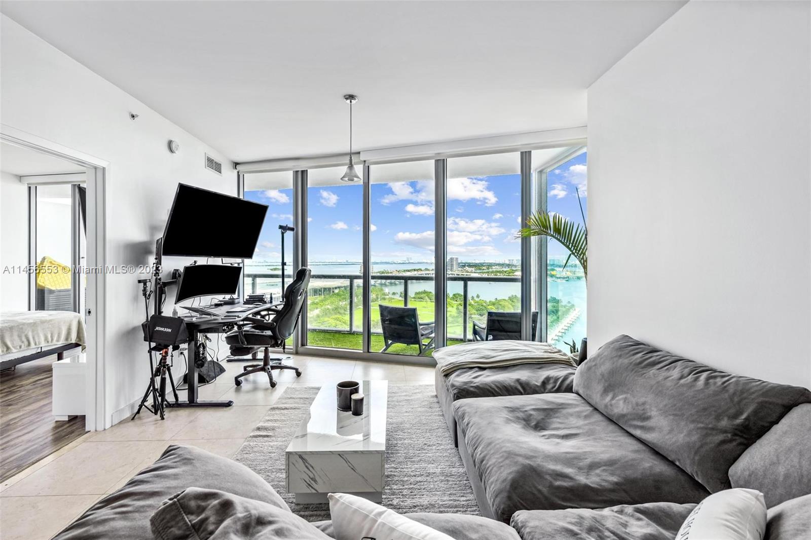 888 Biscayne Blvd Unit: 1809