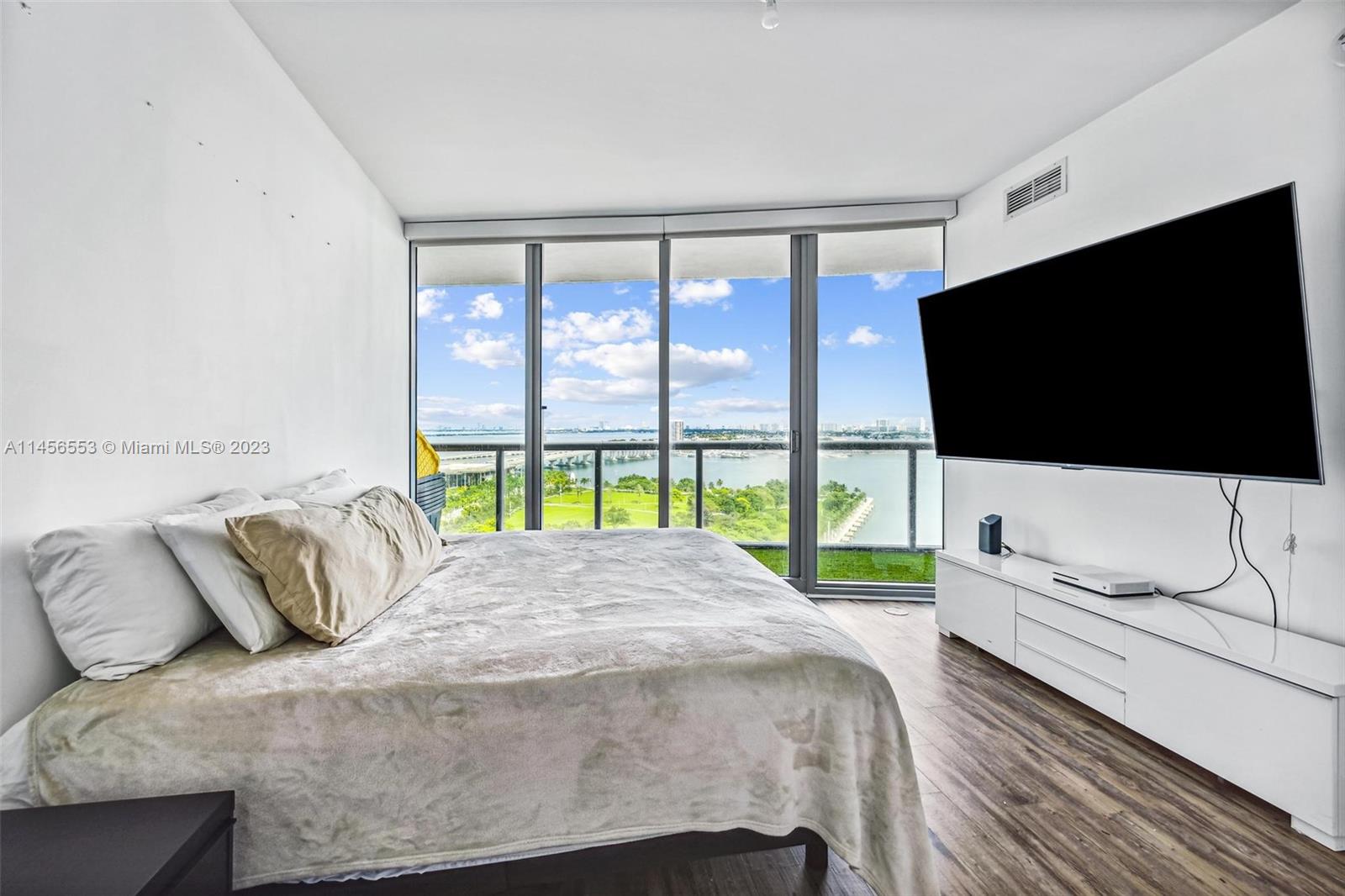 888 Biscayne Blvd Unit: 1809