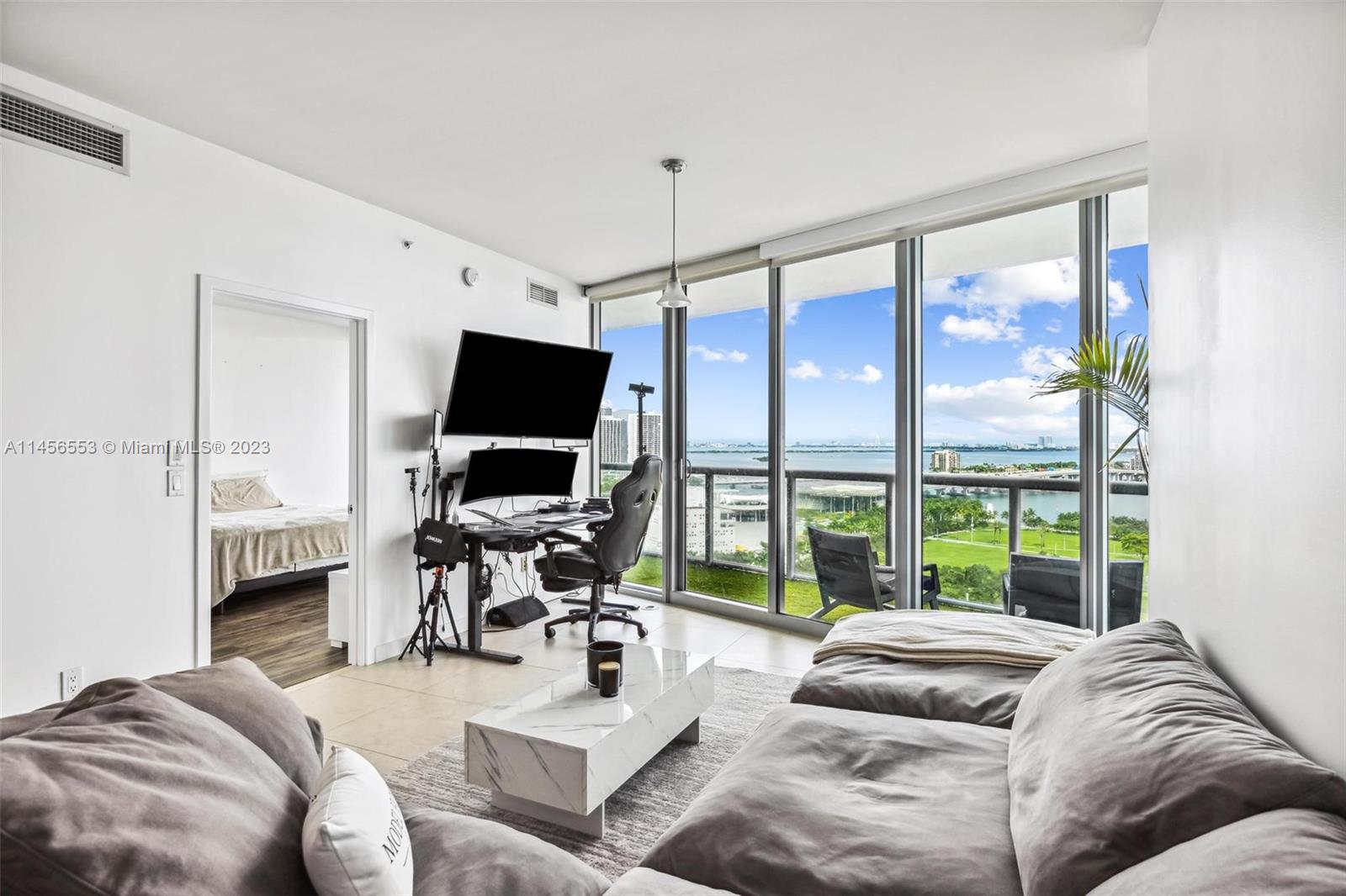 888 Biscayne Blvd Unit: 1809