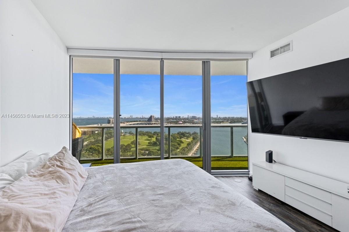 888 Biscayne Blvd Unit: 1809