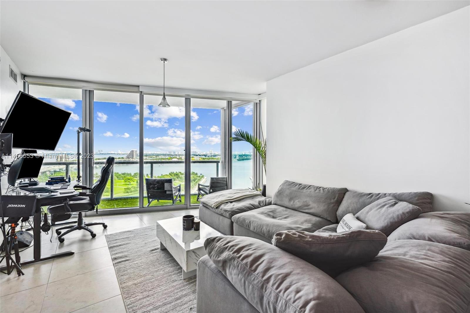 888 Biscayne Blvd Unit: 1809