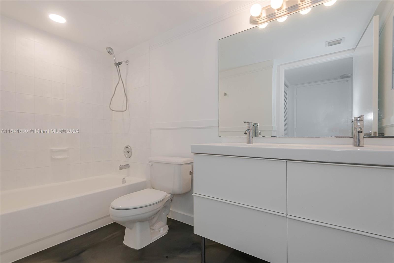 1688 West Ave # 07 Unit: PH-07