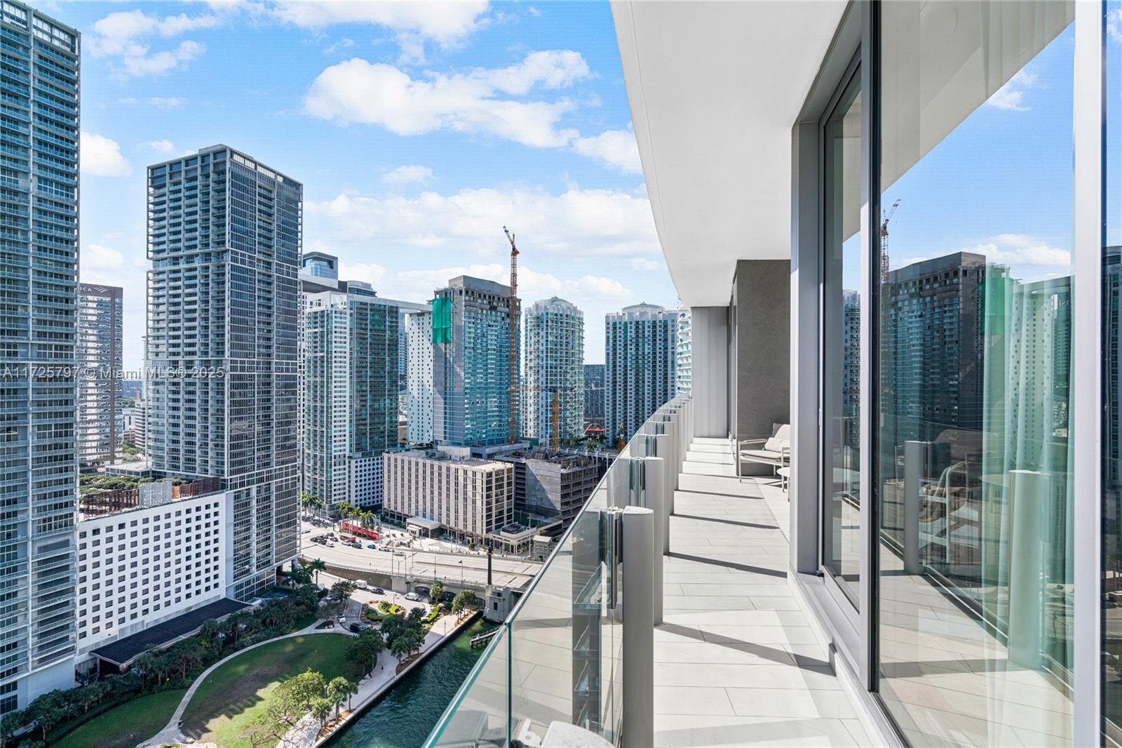 300 S Biscayne Blvd # 2505