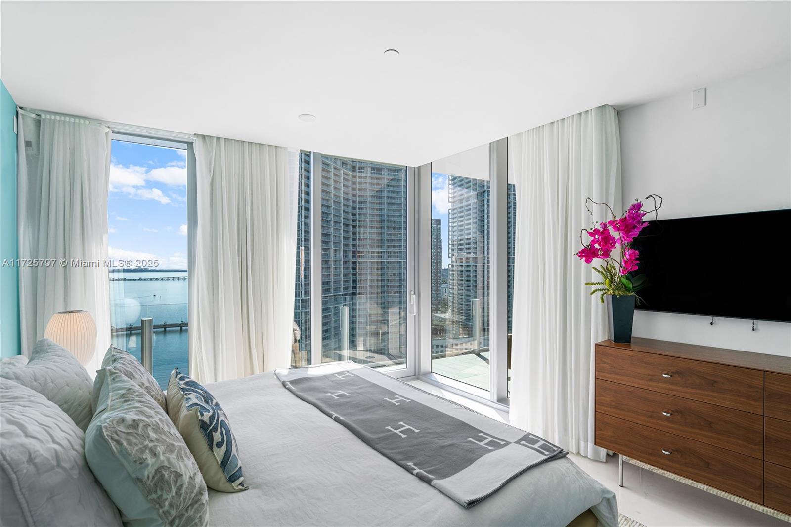 300 S Biscayne Blvd # 2505