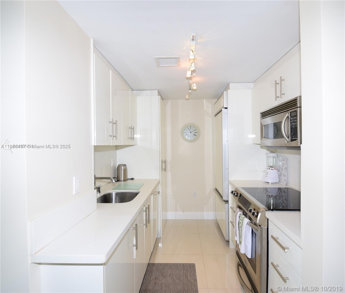 10275 Collins Ave # 521