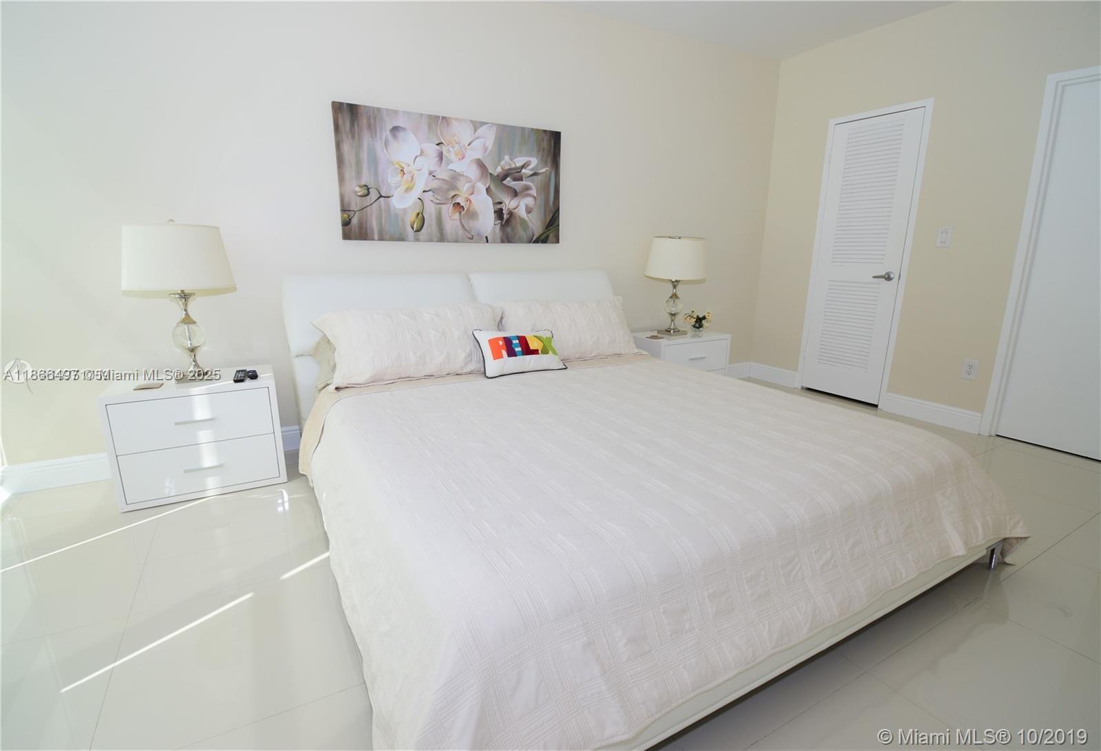 10275 Collins Ave # 521