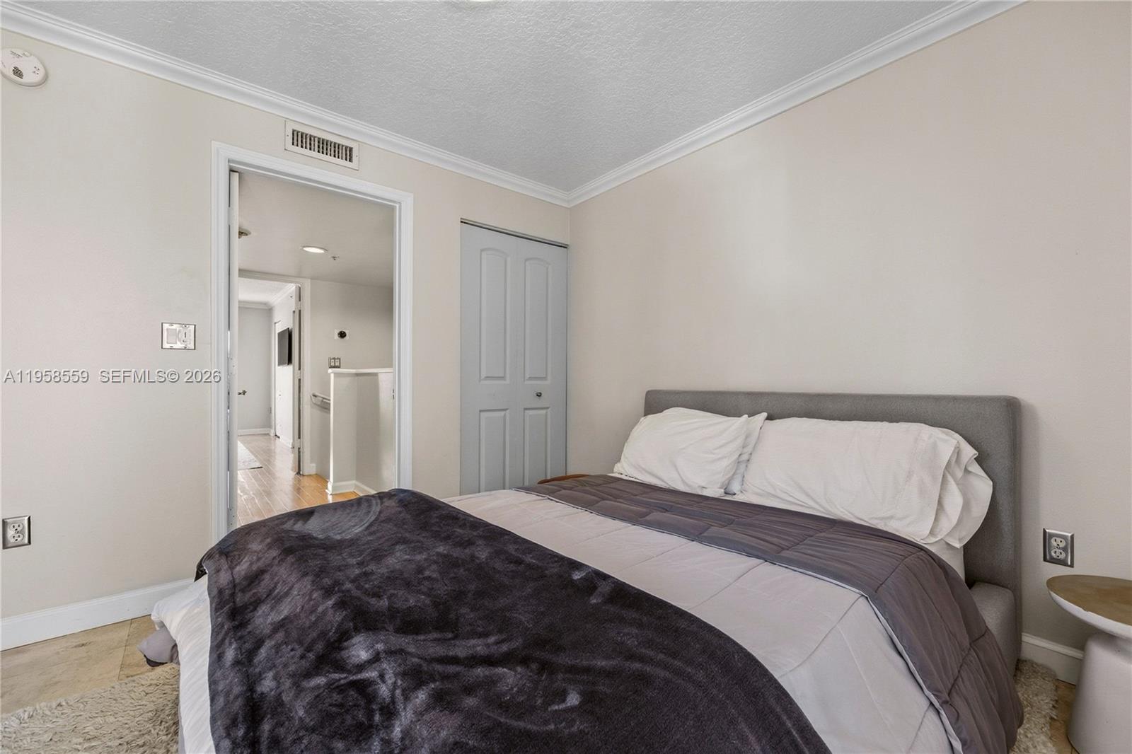 300 Euclid Ave # 206