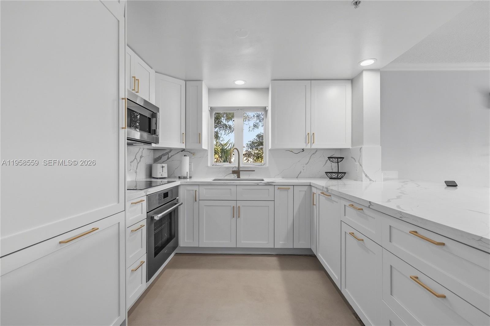 300 Euclid Ave # 206