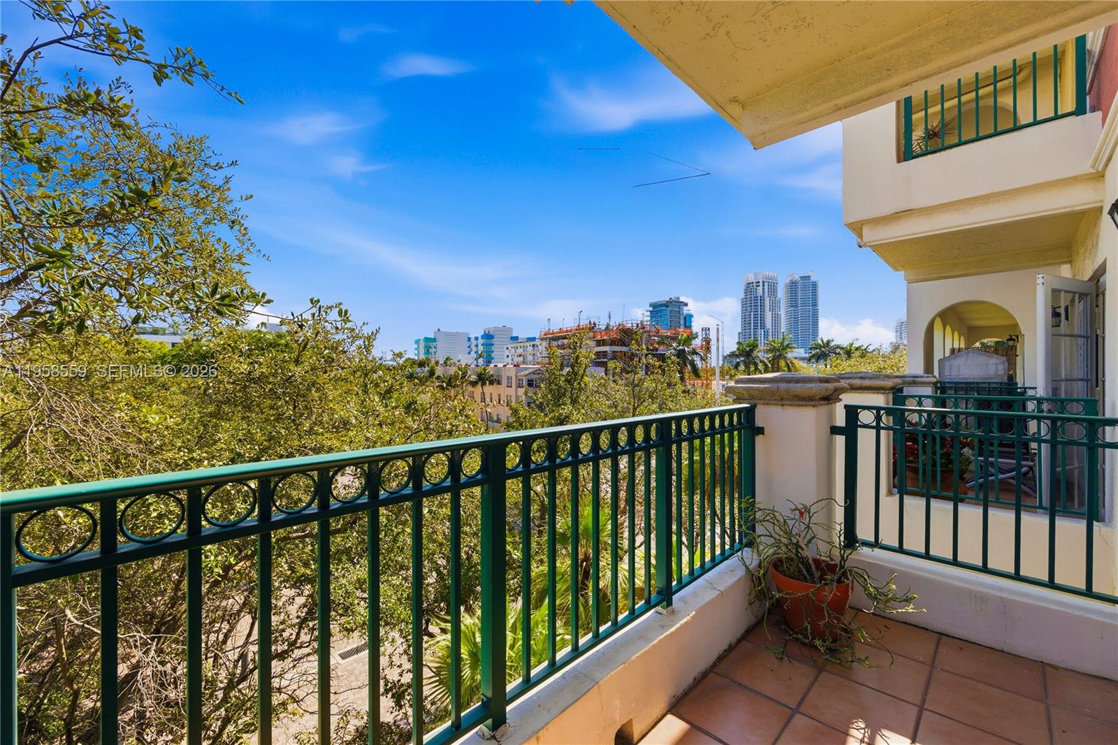 300 Euclid Ave # 206