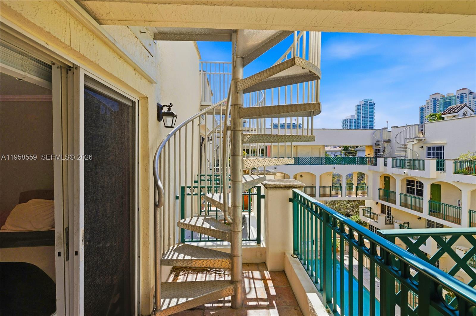 300 Euclid Ave # 206