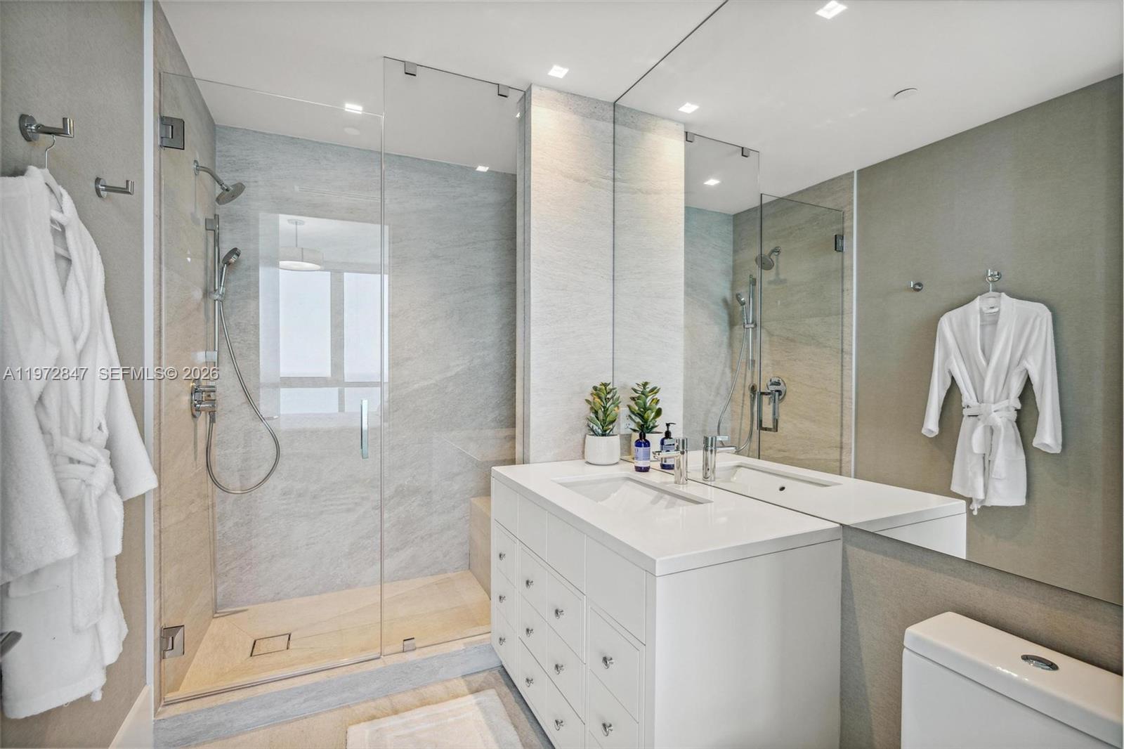 100 S Pointe Dr # 3905