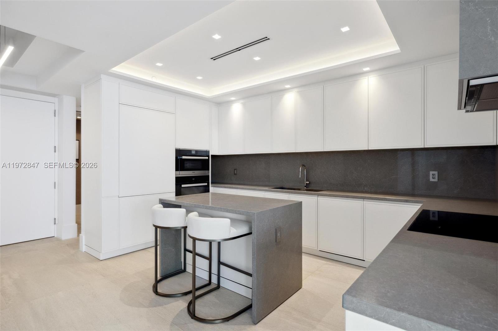 100 S Pointe Dr # 3905