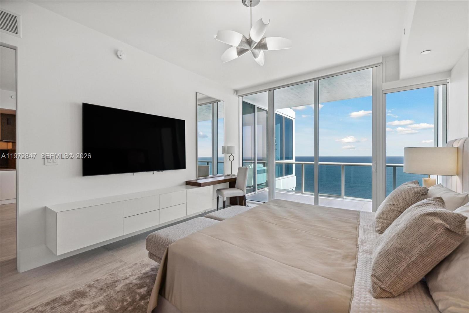 100 S Pointe Dr # 3905