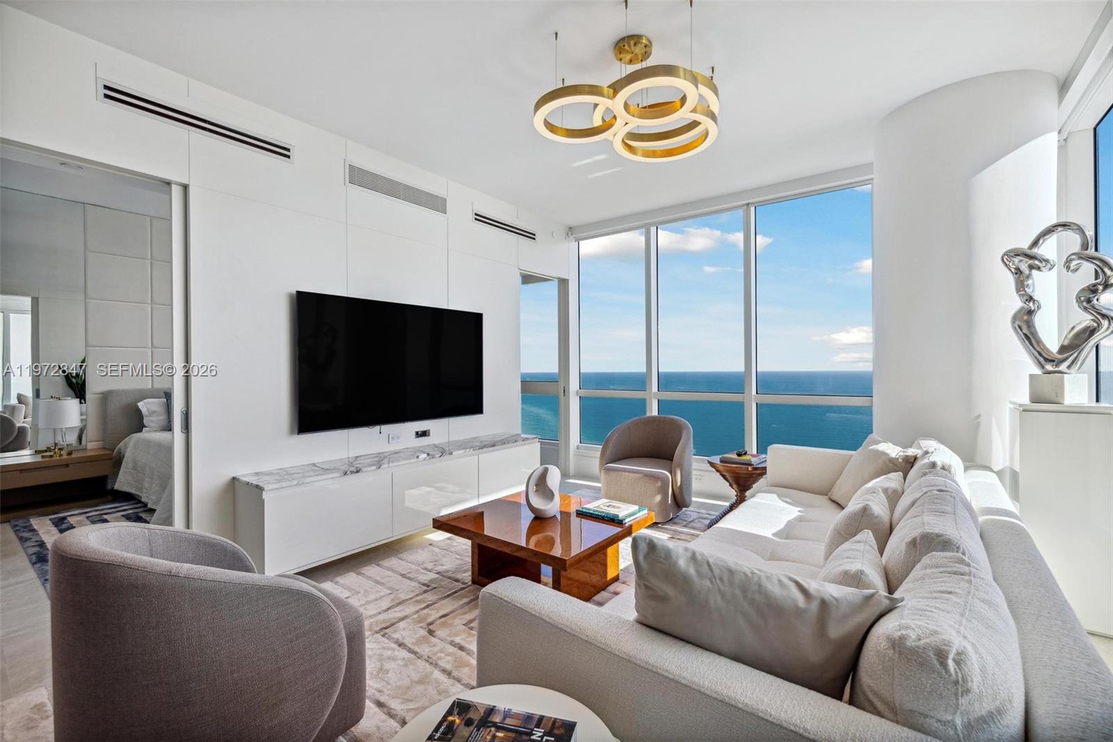 100 S Pointe Dr # 3905