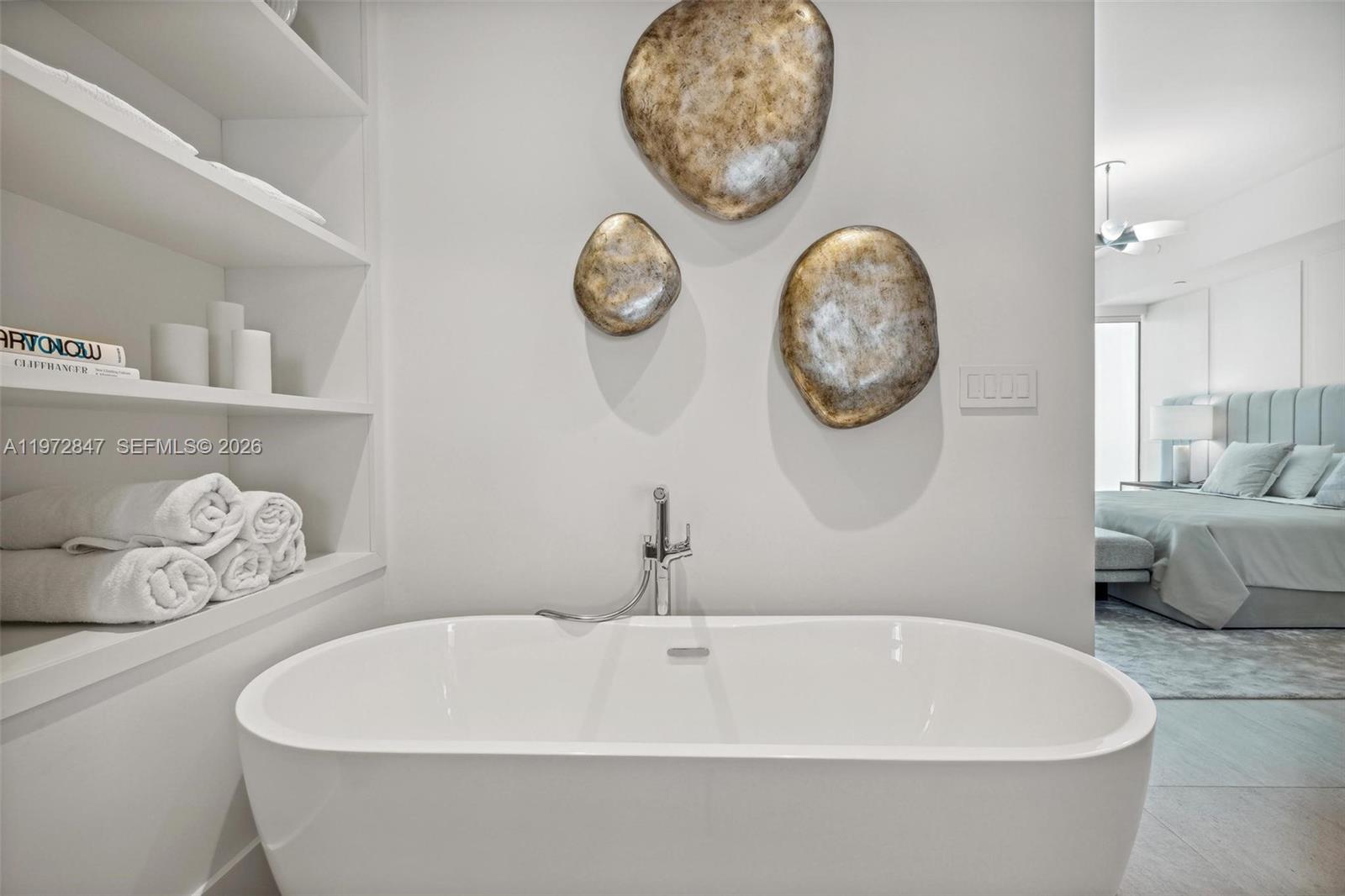 100 S Pointe Dr # 3905