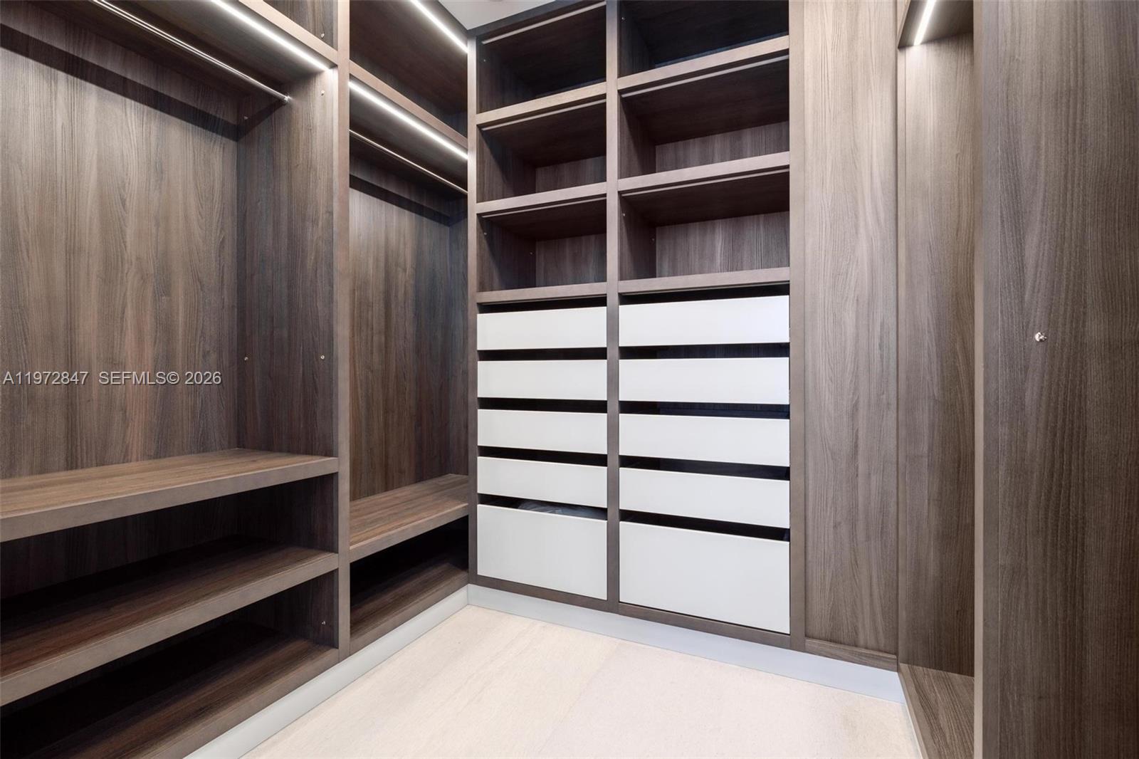 100 S Pointe Dr # 3905