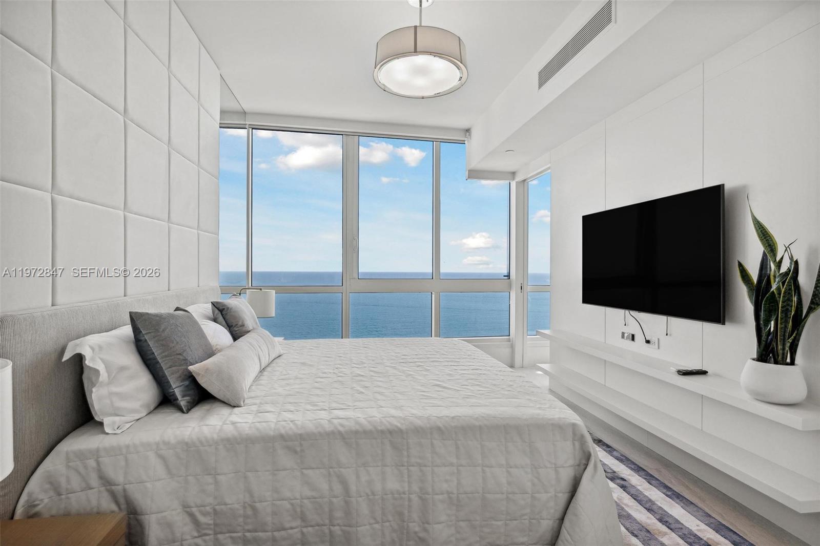 100 S Pointe Dr # 3905