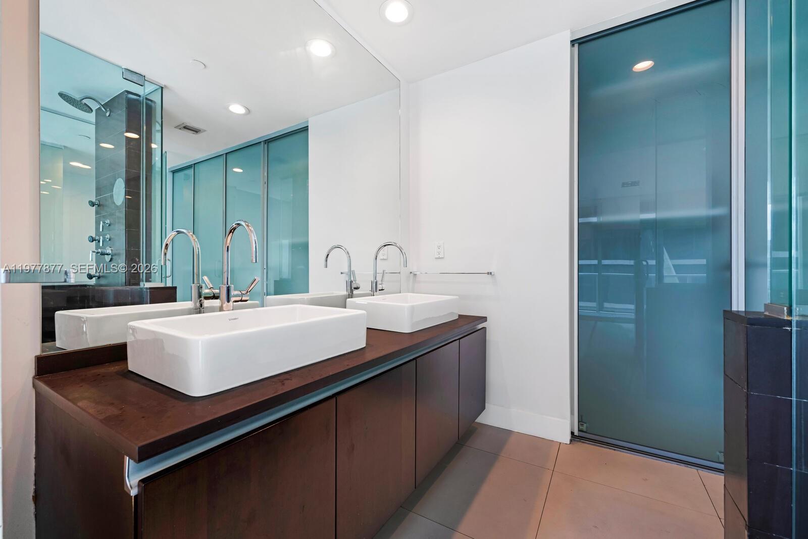 1040 Biscayne Blvd # 4208