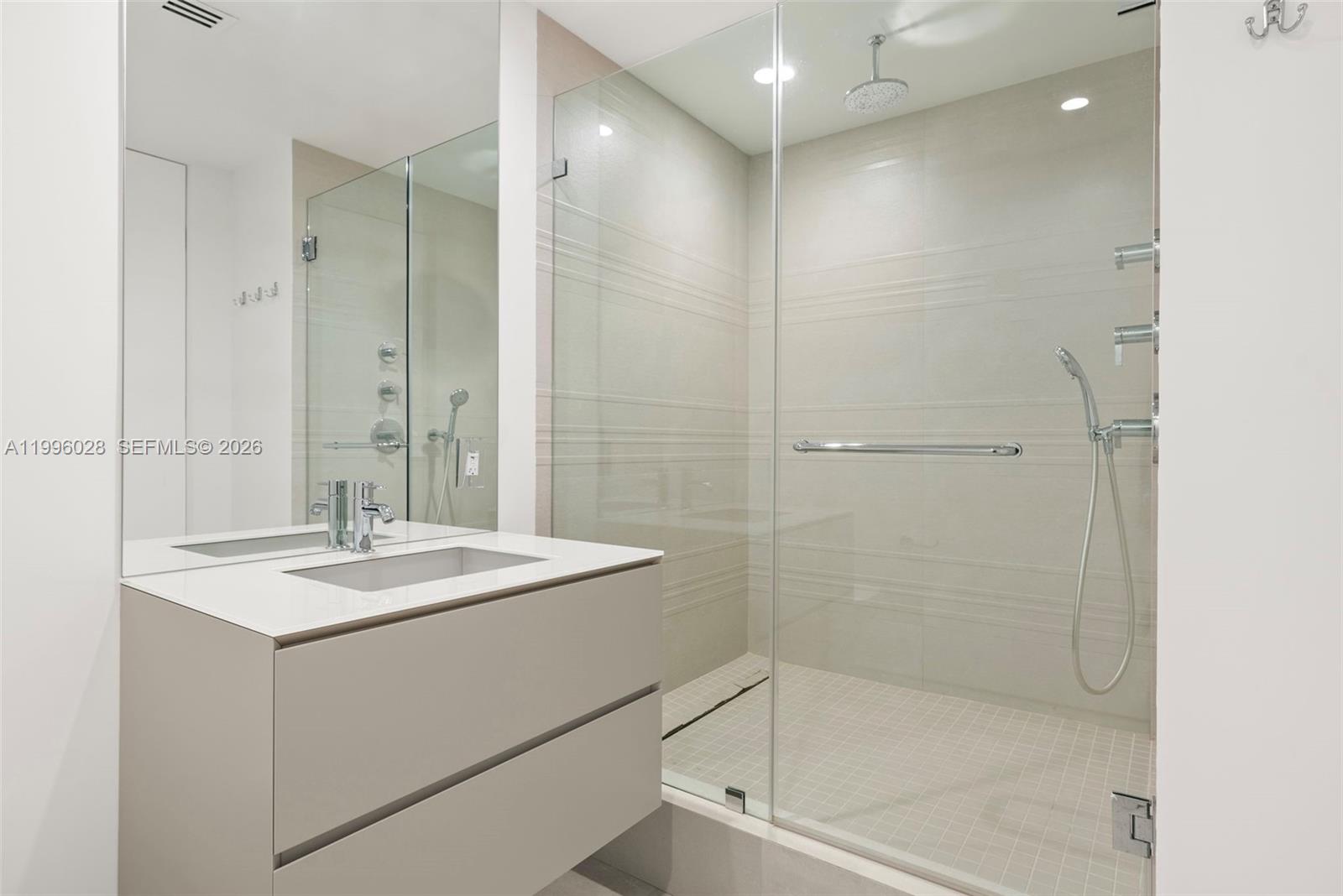 100 S Pointe Drive, Residence 1906/07