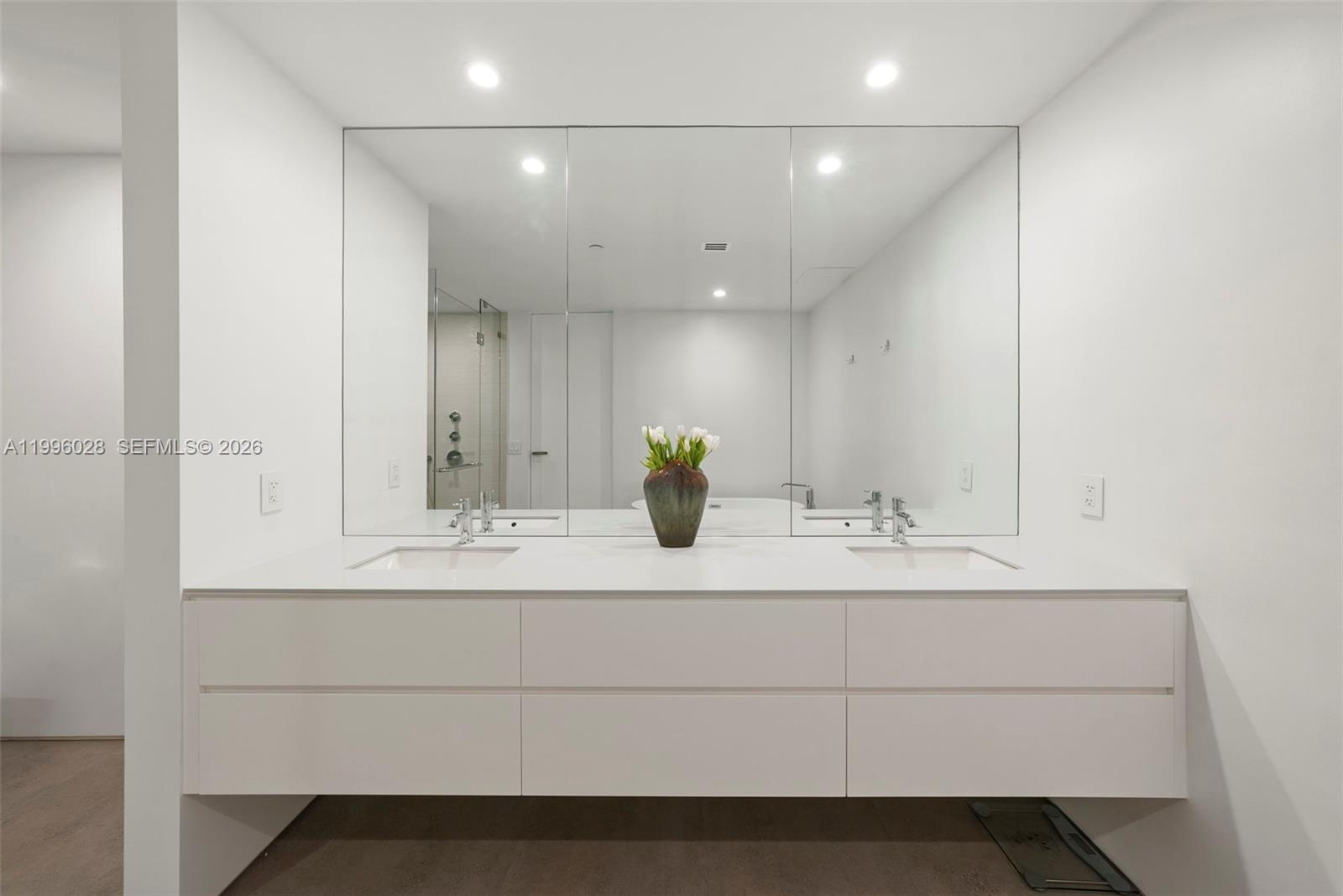 100 S Pointe Drive, Residence 1906/07