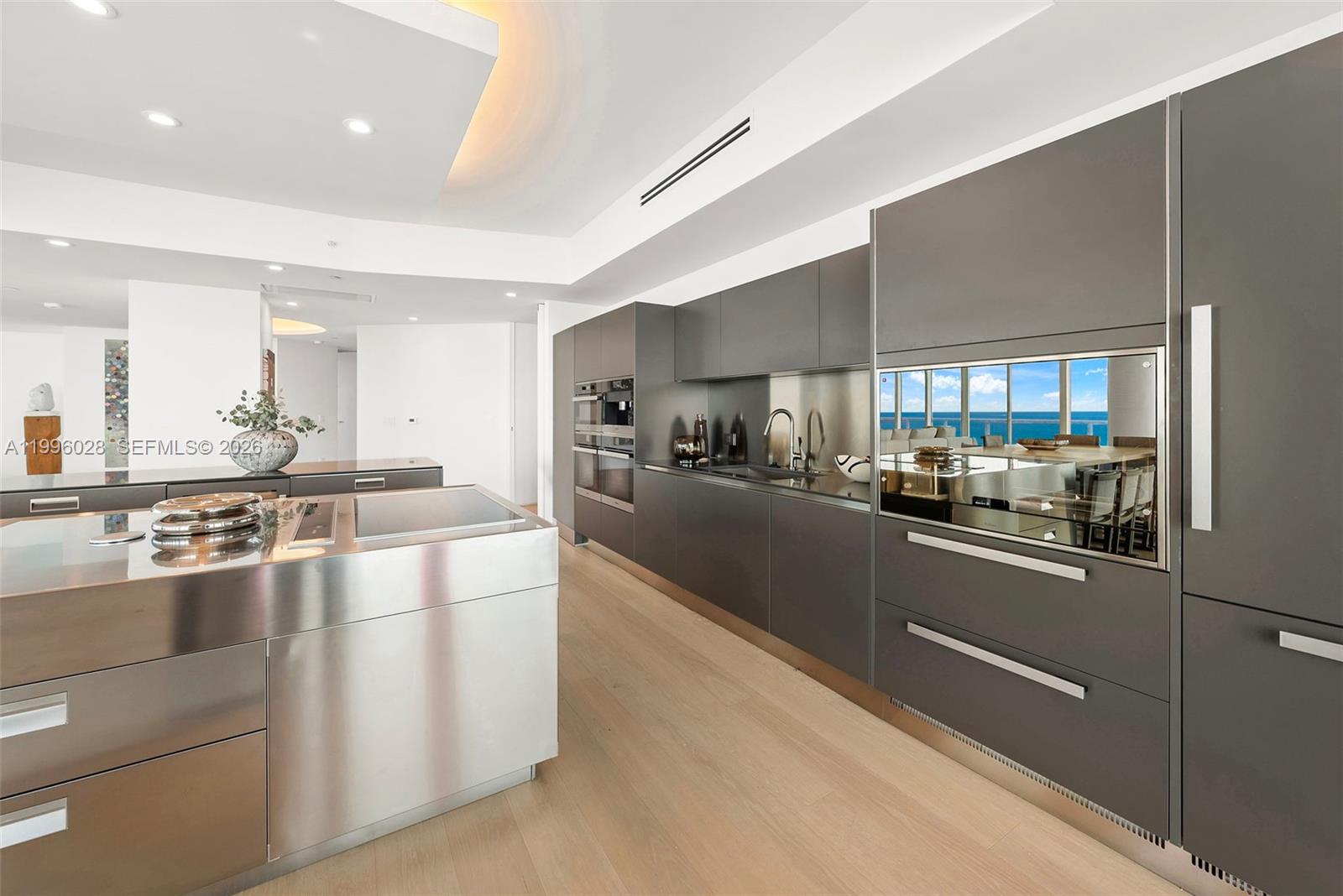 100 S Pointe Dr Unit: 1906/07