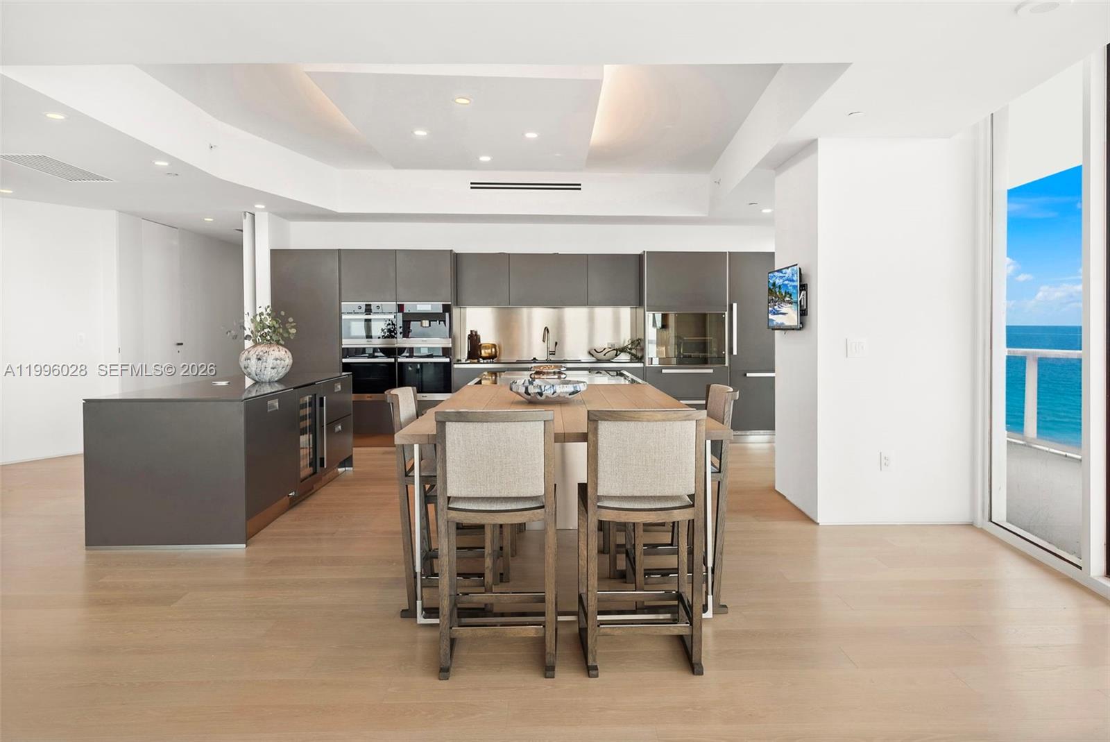 100 S Pointe Dr Unit: 1906/07