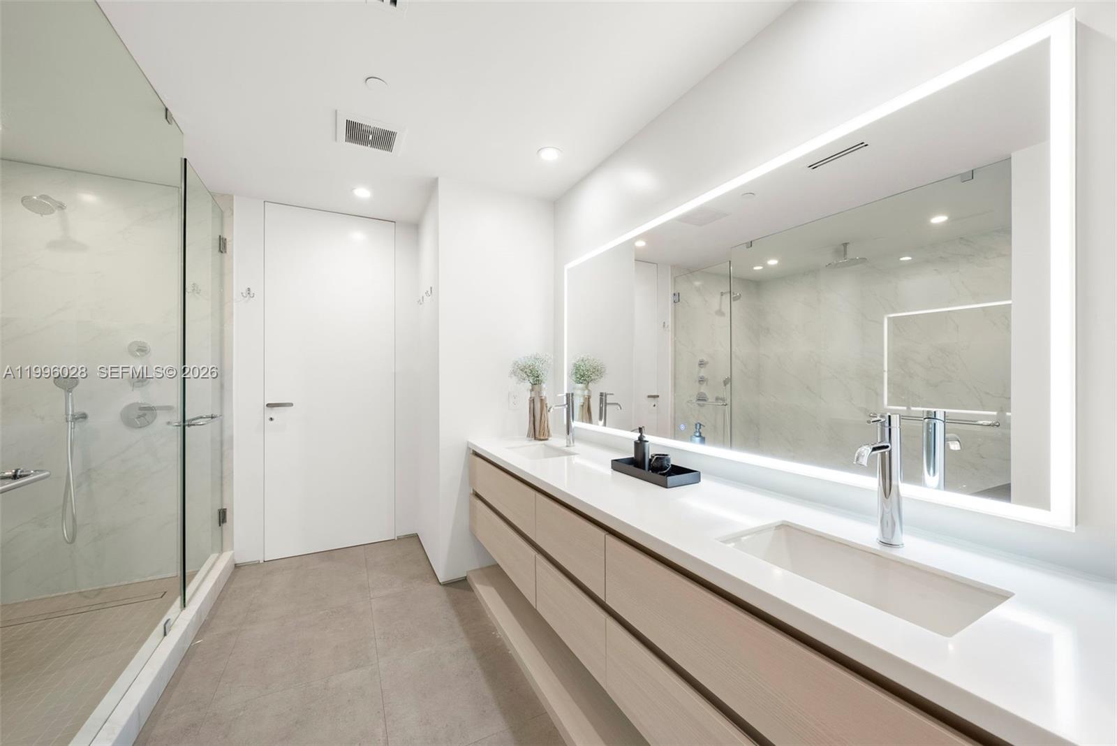 100 S Pointe Dr Unit: 1906/07