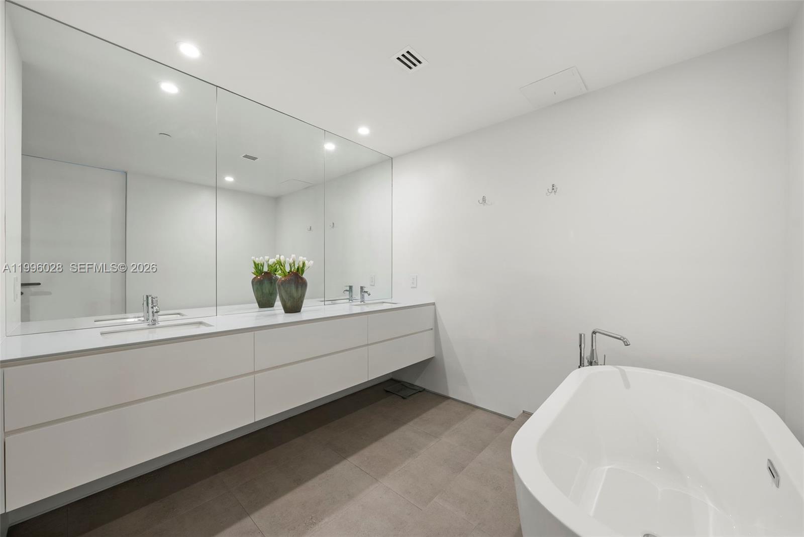 100 S Pointe Dr Unit: 1906/07