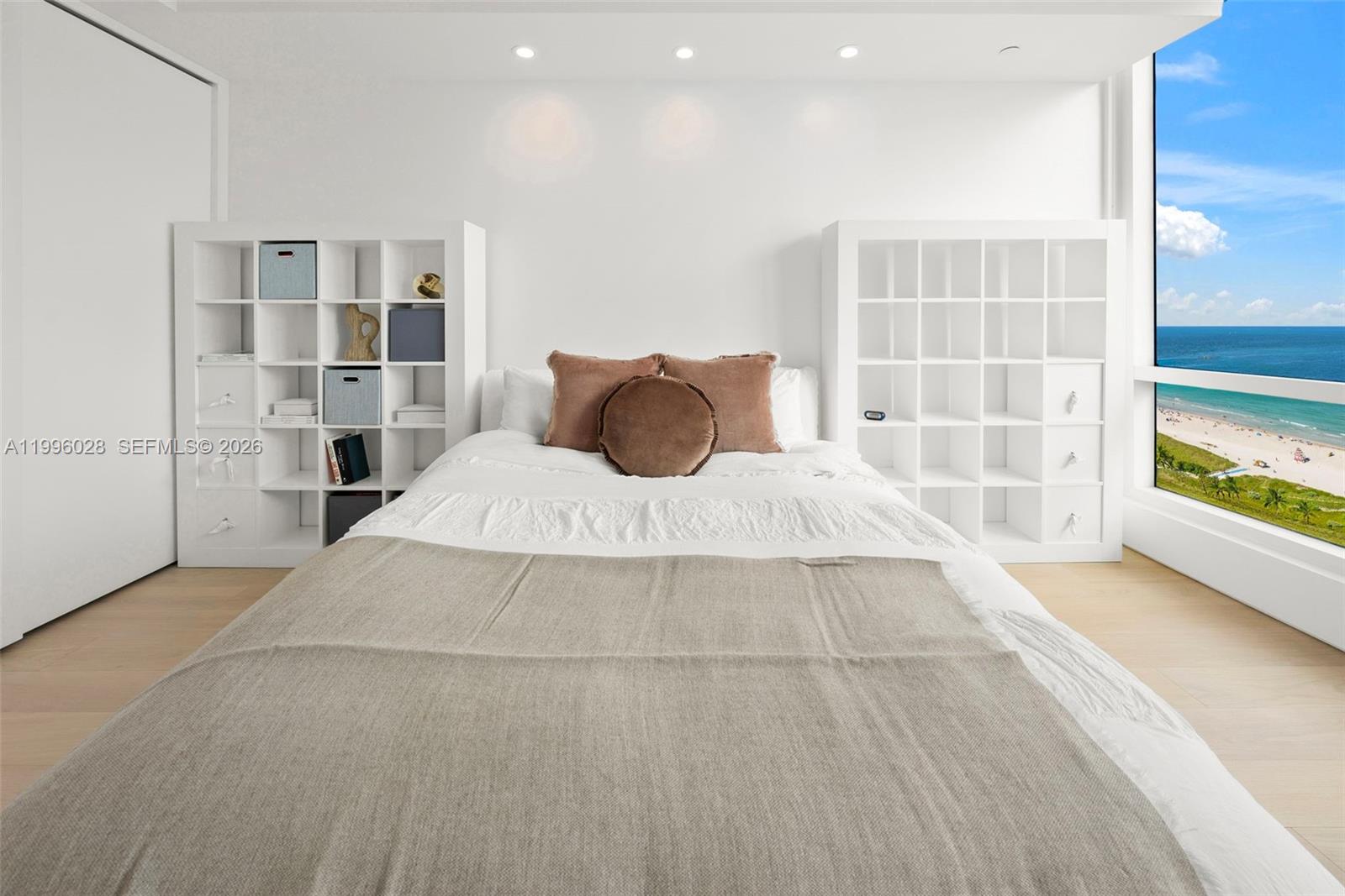 100 S Pointe Dr Unit: 1906/07