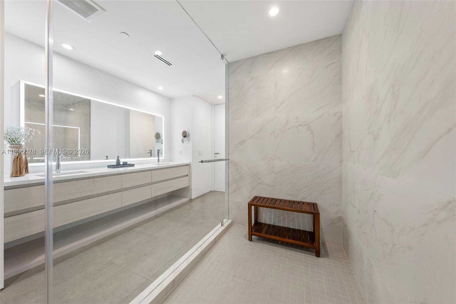 100 S Pointe Dr Unit: 1906/07